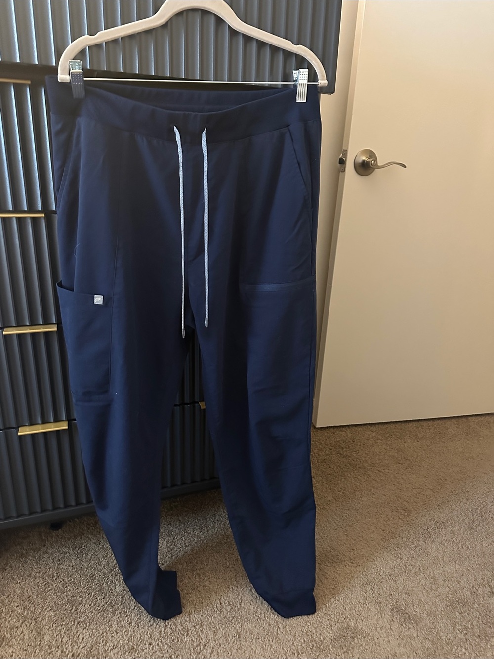 Women’s cargo jogger scrub pants